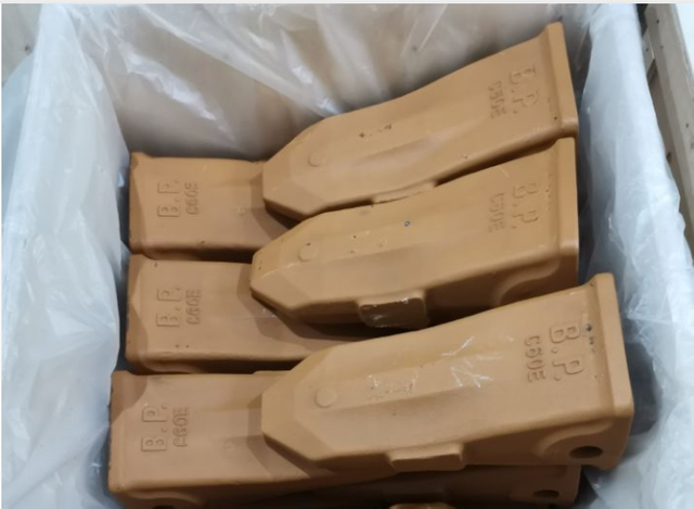 C60E J600 Heavy-Duty Excavator Tooth for Caterpillar 992D, 992G E375 ,Alloy Steel