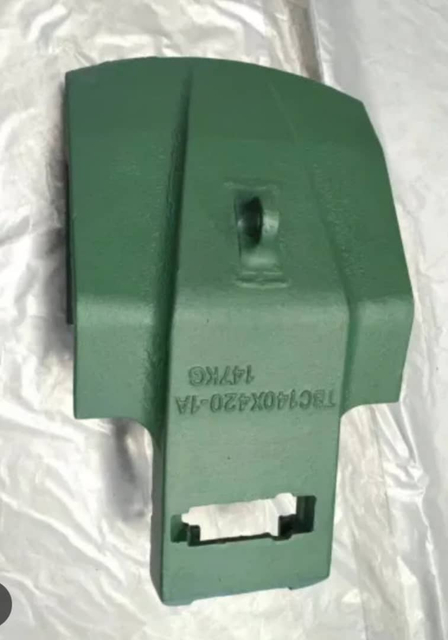 TBC140X420-1A R9400 mining Bucket Center Lip Shroud 