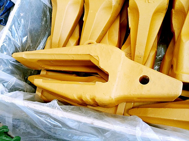 222-7700 J700 Adapter for Caterpillar Excavators | Alloy Steel 