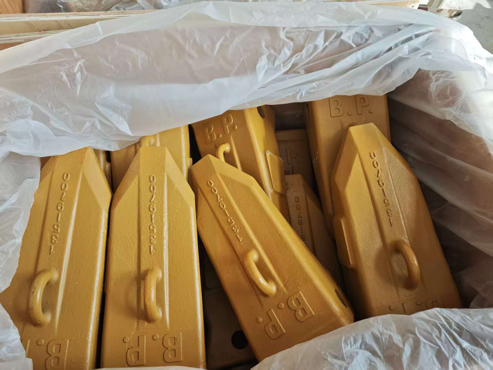 1359700 J700 Tooth-HEAVY DUTY ROCK PENTRATION for Caterpillar Mining Shovels | Heavy-Duty Rock Point