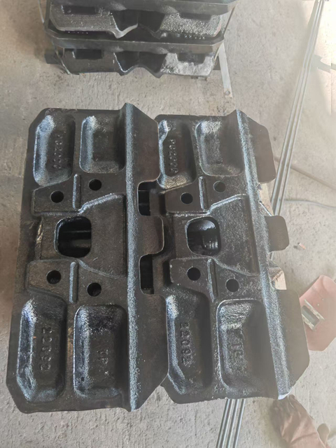 21T-32-31111 PC2000 Komatsu Track shoe 21T3231111 810MM 